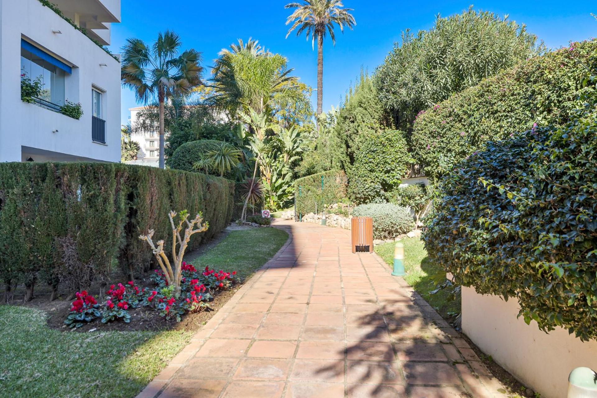 1 Bedroom Apartment, With Sea Views, In Medina Garden - Puerto Banus Marbella Exterior photo